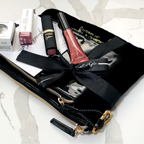 Kendall & Kylie 2 pieces Silver Metallic pouches and 4
makeup items Gift Set - Picture 2 of 8